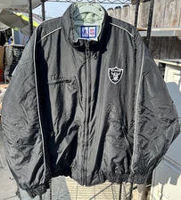 Vintage Raiders Logo Athletic NFL Game Day Puffer Jacket Size XXL READ