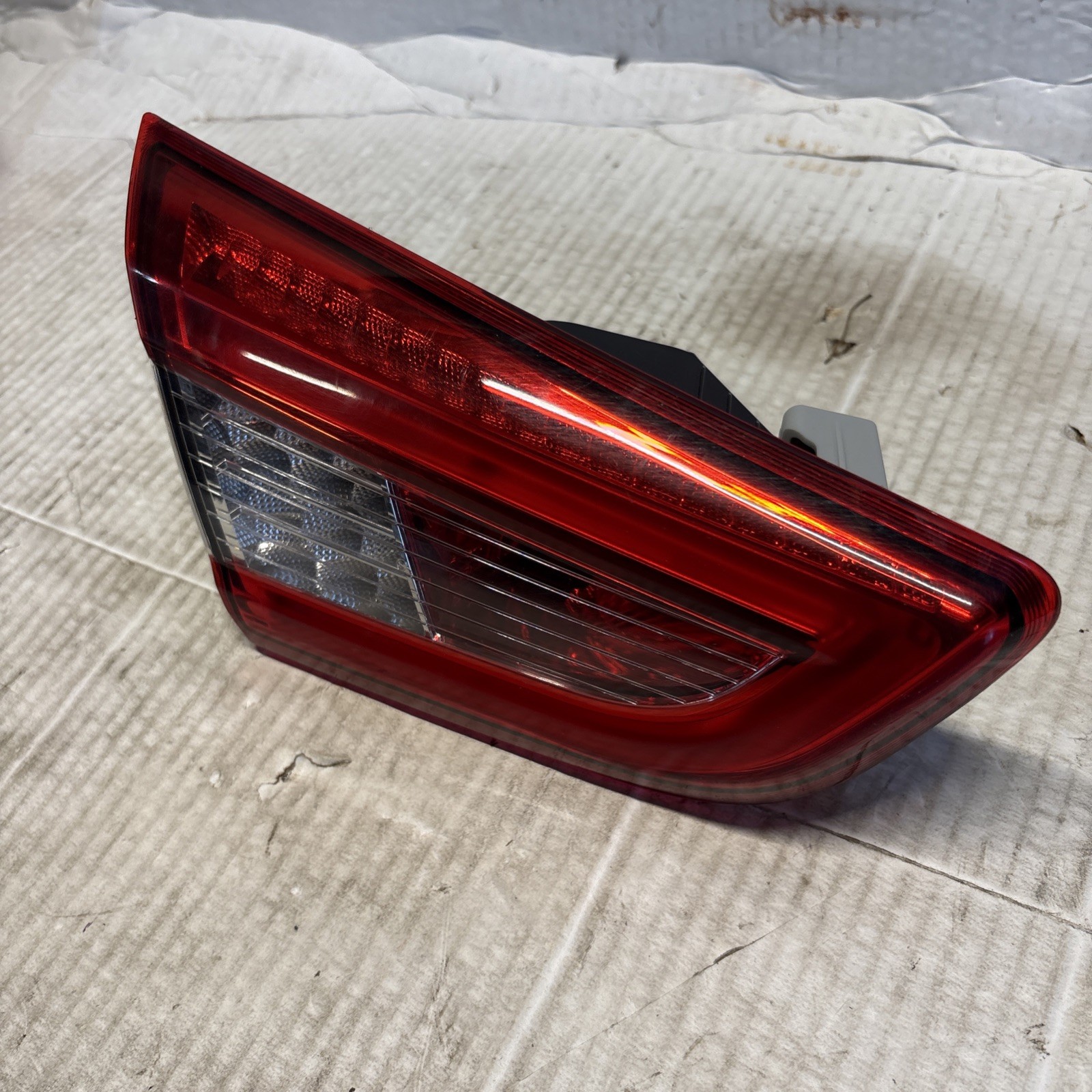 2014-2020 MASERATI GHIBLI TRUNK INNER REAR LEFT DRIVER TAILLIGHT LAMP OEM