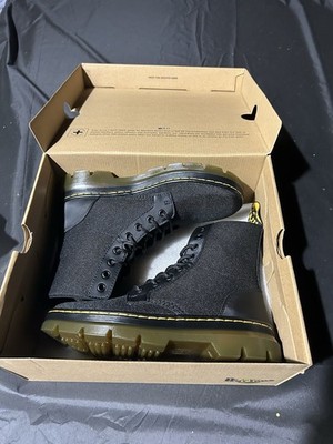 dr martens Combs Boots womens size 8 Men Size 7 new