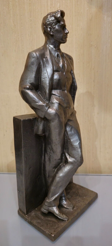 Soviet USSR Vintage Statuette poet MAYAKOVSKY V.V., alloy - Picture 11 of 16
