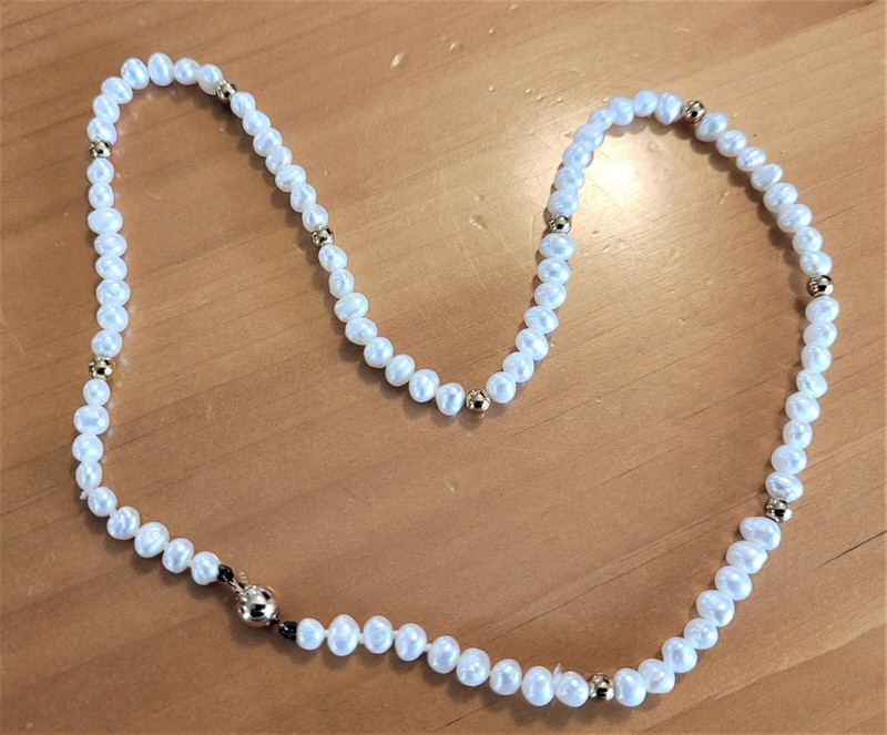 14K WPJ YELLOW GOLD BEAD & WHITE FRESHWATER PEARL STRAND NECKLACE BALL CLASP-16"