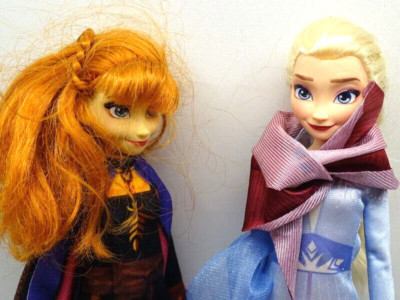 Disney Puppen Prinzessin Elsa und Anna aus Die Eiskönigin Hasbro guter Zustand