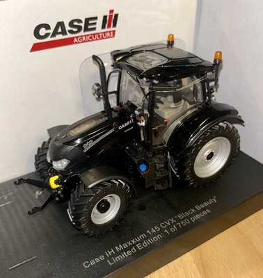 Universal Hobbies - Case Maxxum 145 CVX Black Edition - Maßstab 1:32 Neu/Neuwertig