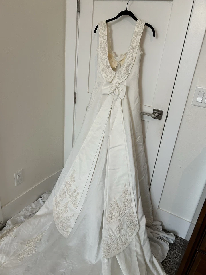 Vestido de noiva vintage de renda com miçangas branco linha A - Imagem 2 de 4