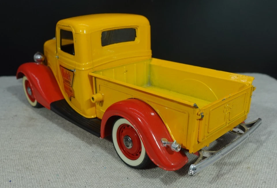 Solido Ford V8 Pickup Kodak Cameras 1/18 - Image 4 of 4