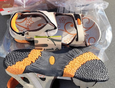 Kamik Playa Trekking Sandale EU-Größe 37 ungetragen im Schuhkarton