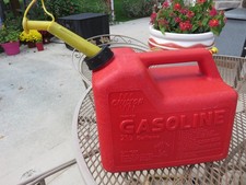 VTG Chilton Pre Ban 2 1/2 Gal Plastic Vented Gas Can P25 w/Spout Screen USA EUC