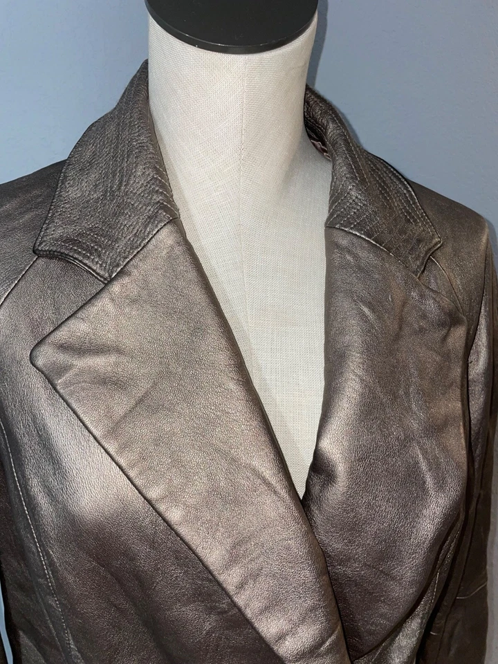 Jaqueta de couro genuíno feminina Preston & York tamanho M dourada metálica - Imagem 4 de 4