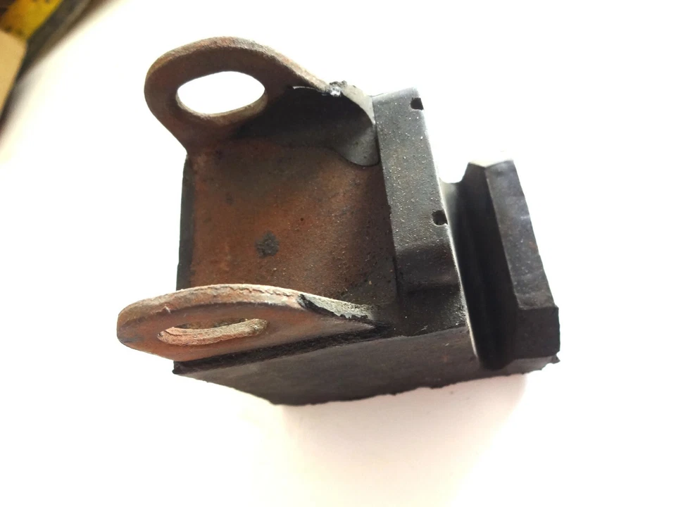 Nuevo de Lote Antiguo 1962 - 1967 Chevy II NOVA Motor Montaje Foto 3 de 4