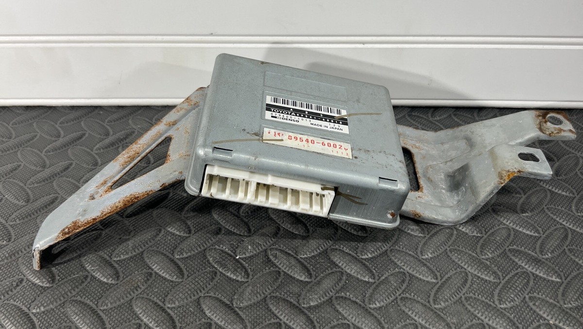 1992-1996 Toyota Land Cruiser Computer Assy Skid Control 89541