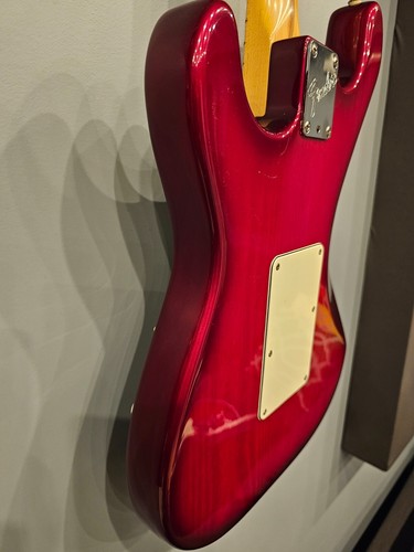 Fender USA Stratocaster Deluxe Plus, (1994-1998), Crimson Burst - Picture 8 of 10