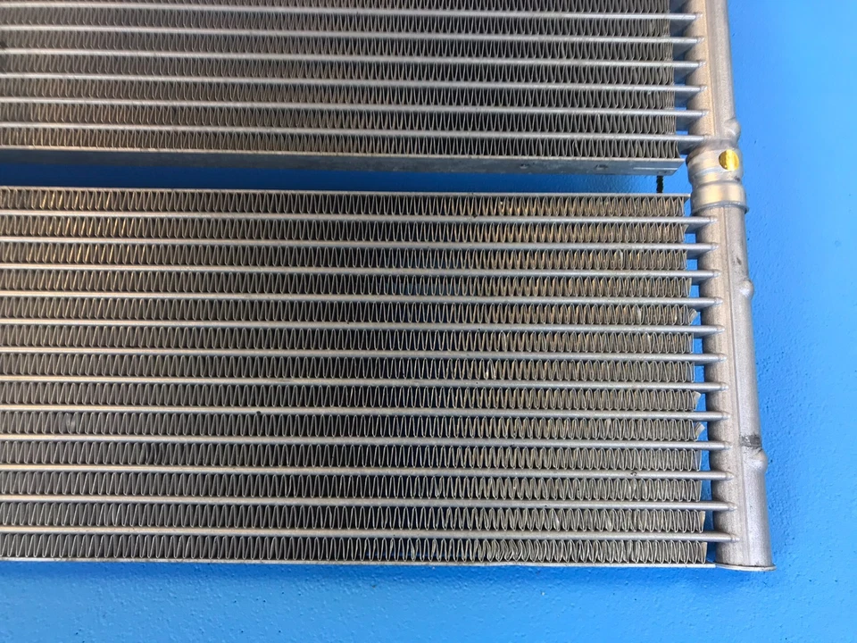 08 09 10 宝马 E60 535I 535XI 发动机油冷却器收音机 原始设备制造商 — 第 2/4 张图片