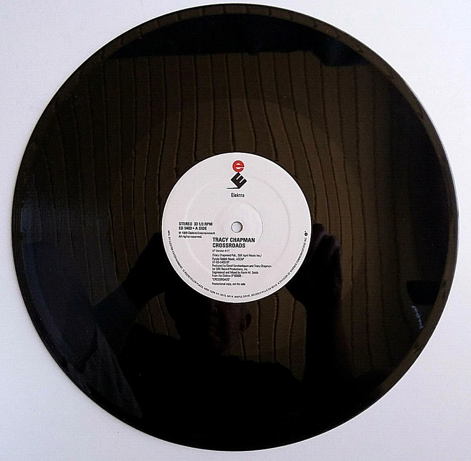 TRACY CHAPMAN - Crossroads - Vinyl Single 1989 Elektra ED 5403 Masterdisk PROMO Foto 4 de 4