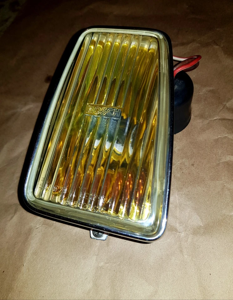 Mercedes W126 BOSCH Yellow fog lamp right 1980-1985 1305352006 Foto 2 de 4