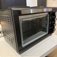 Daewoo 32L Electric Oven, Dual Hot Plates & Grill  Damaged -FRONT GLASS BROKEN