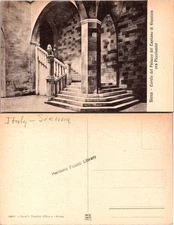 Siena Cortile del Palazzo del Capitano di Giustizia ora Piccolomini