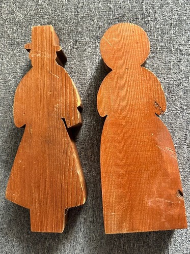 Artfully Handpainted Woodcut Man & Woman Carollers Christmas Holiday Music Decor - Picture 5 of 6