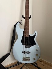 Basso elettrico Yamaha BB434 blu ghiaccio con custodia e accordatore