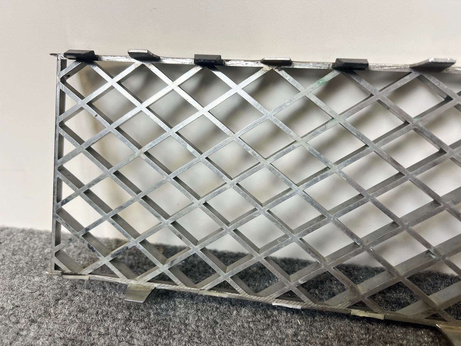 06-12 BENTLEY FLYING SPUR FRONT LEFT DRIVER SIDE BUMPER CENTER GRILLE COVER OEM