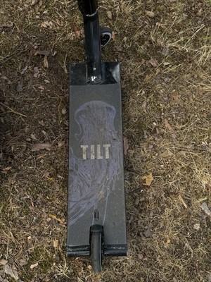 Tilt Stunt Scooter schwarz SCS, Lenkerhöhe 70-79 cm, Deck 44x13 cm, 100 kg