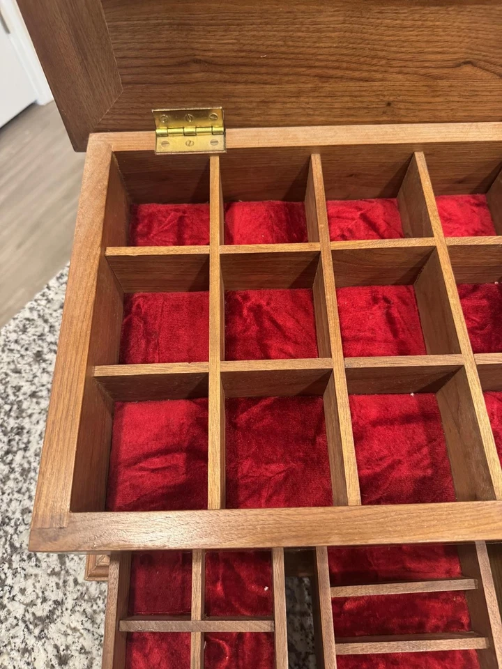 Vintage Inlaid Marquetry Parquet Trinket Dresser Wood Box Jewelry Chest Inlay - Image 4 of 4