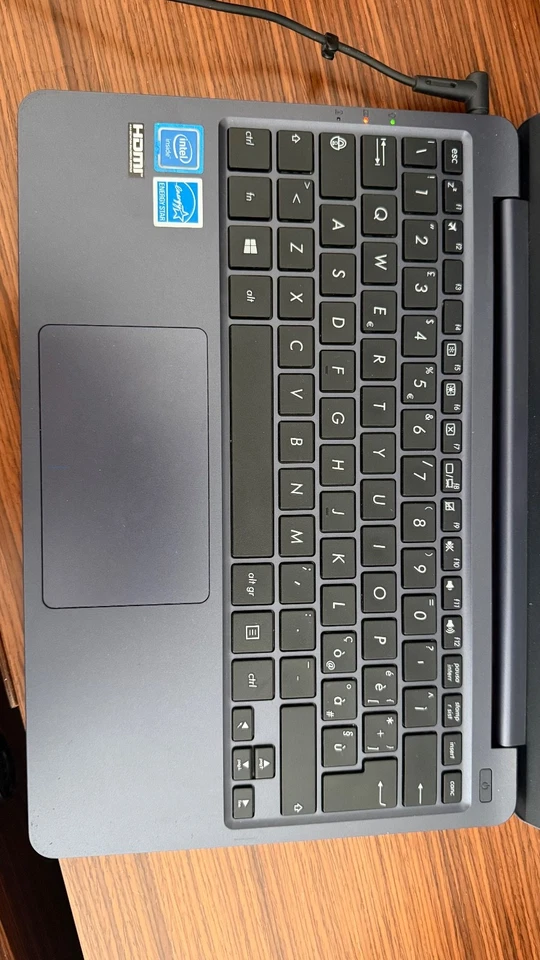 ASUS e203na laptop portatile netbook 11,6 pollici ssd 4GB - Immagine 2 di 4