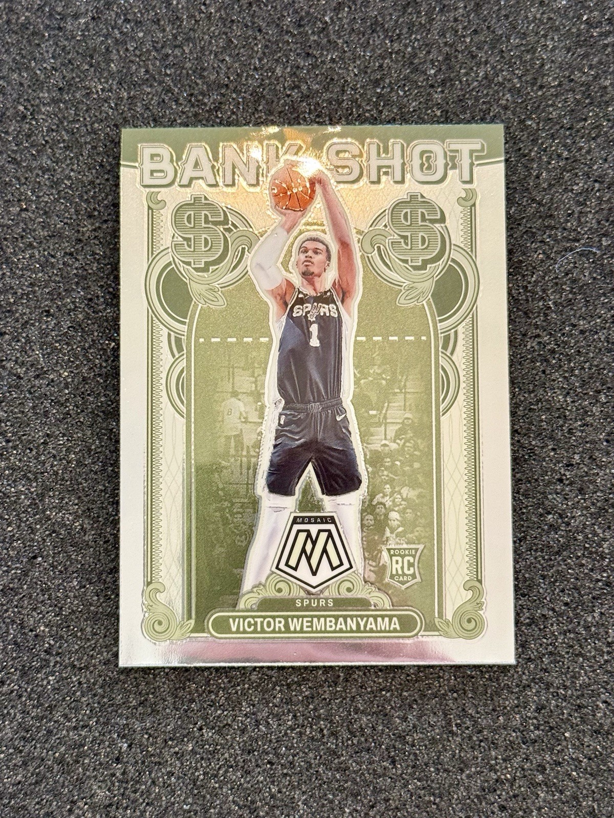 2023-24 NBA MOSAIC BANK SHOT INSERT VICTOR WEMBANYAMA ROOKIE SPURS #17 RC