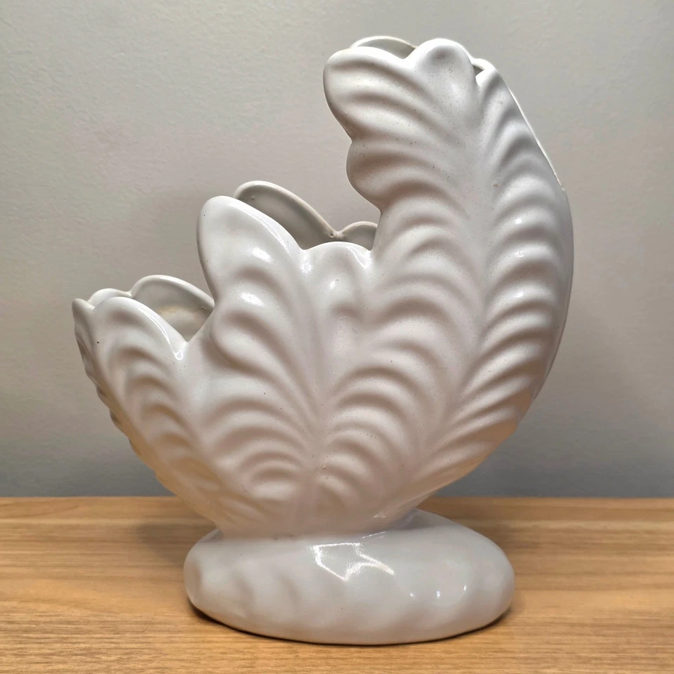 Vintage Miltonvale Kansas Potteries White Ceramic Scalloped Planter Vase 603 - Image 3 of 4