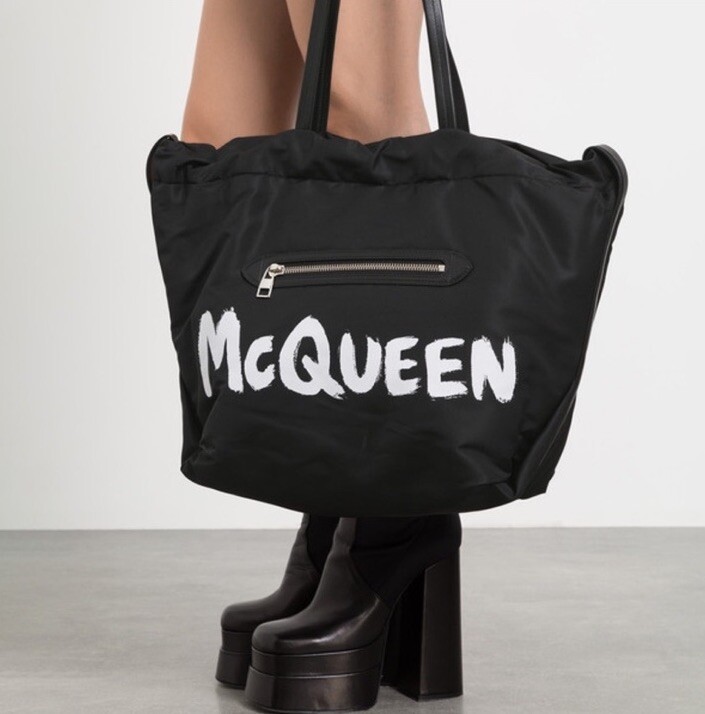 ALEXANDER McQUEEN The Bundle Logo Drawstring Tote Bag in ALEXANDER McQUEEN The Bundle Logo Drawstring Tote Bag in