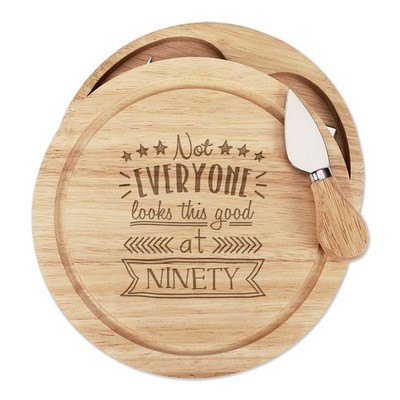 Gift Base Käsebrett Messer-Set 90. Geburtstag 21x21x3.5cm aus Hevea Holz