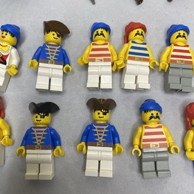 LEGO Pirates: Red Beard Runner 6290 Mini Figures Sharks Accessories