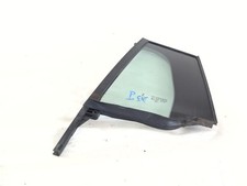 Porte arrière et accessoires Infiniti Q30