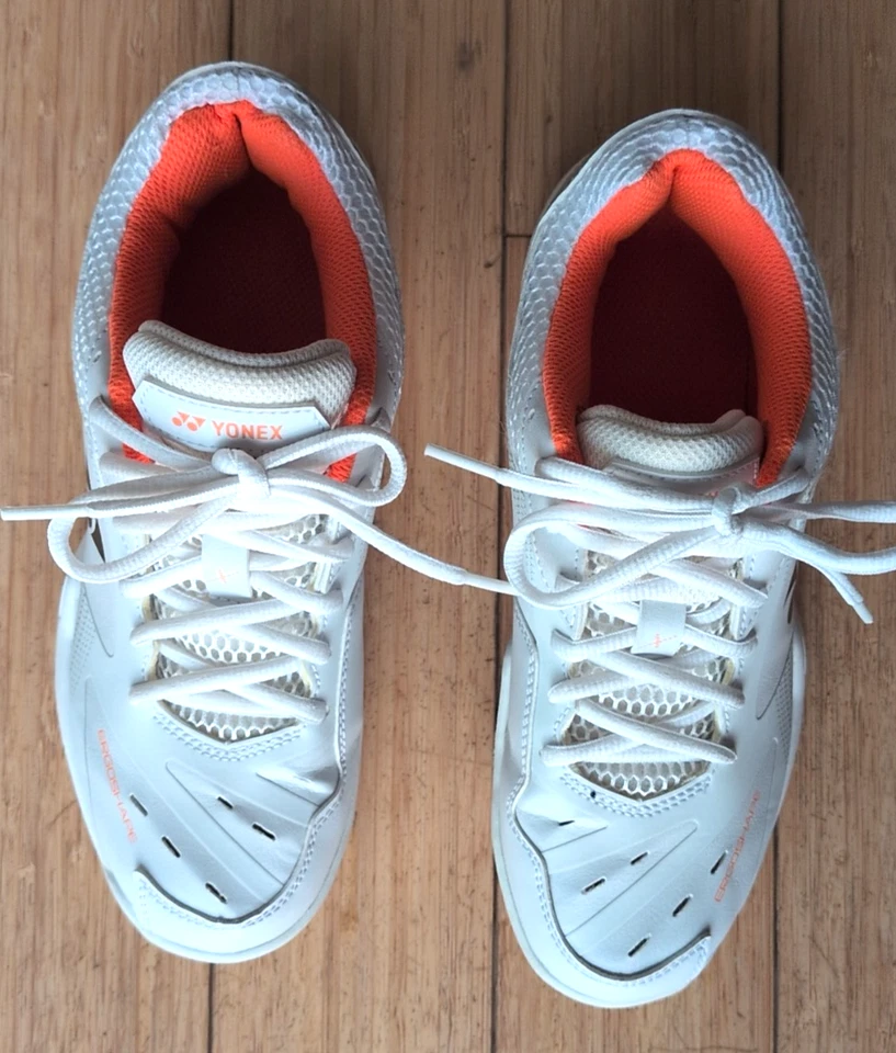 Zapato de bádminton YONEX Power Cushion 65 X3 para cancha interior (blanco/naranja) M 6,5, W 8 Foto 4 de 4