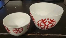 🎄 Crate & Barrel Set of 2 Nesting Bowls Red Snowflakes on White Scandinavian 