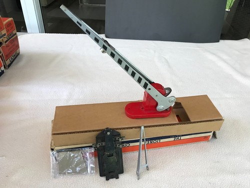 LIONEL Railroad Crossing Gate Train Railway Stop No. 152 with box and insert - Picture 6 of 11