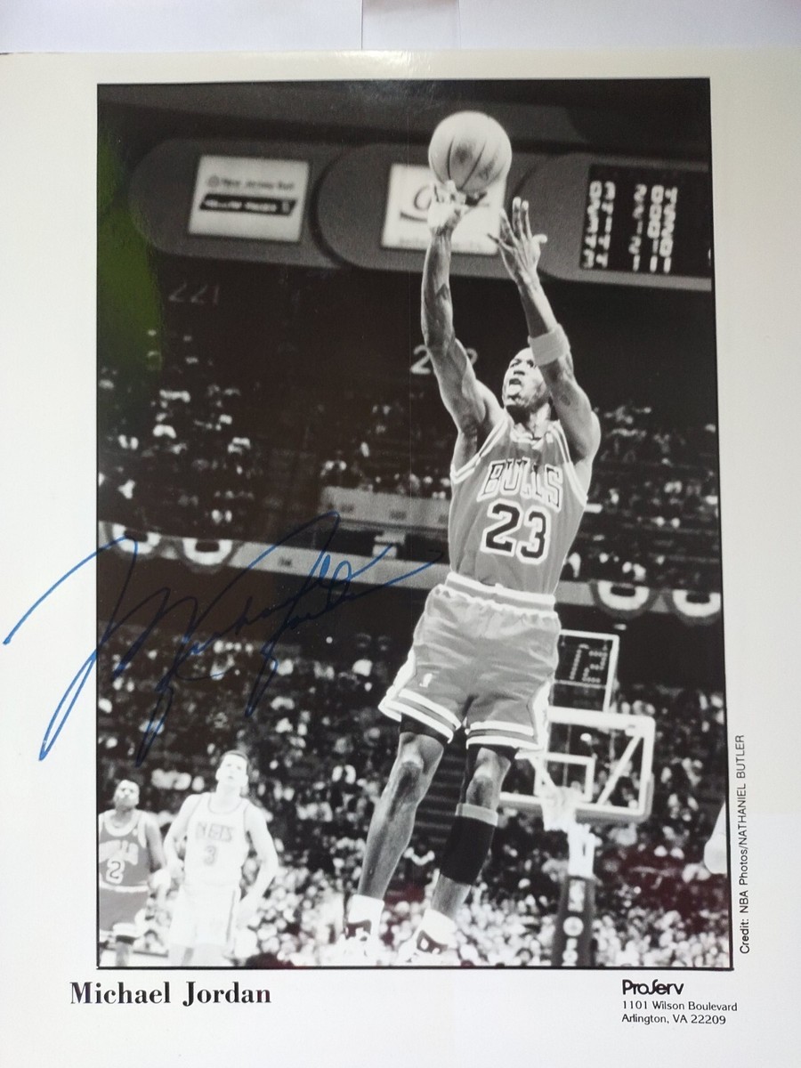 Michael Jordan サイン入り写真 michael-jordan-autographed-