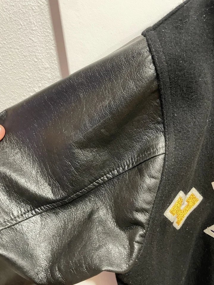 Los Angeles Lakers Vintage Chalk Line Varsity Men’s Jacket Sz LARGE - Image 4 of 4