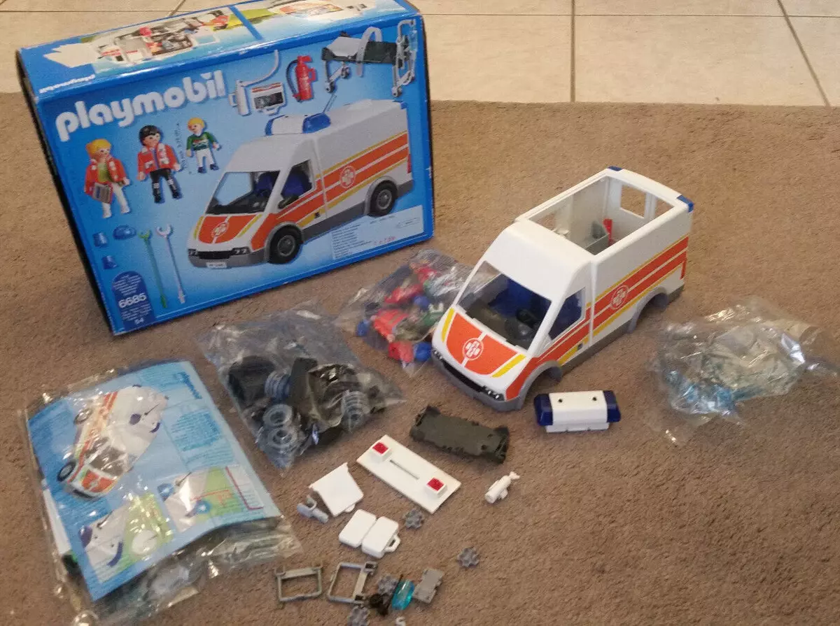 Playmobil Life 6685 Lights &amp; Sounds Medic Ambulance Van eBay