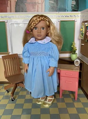 Gesmoktes besticktes Akkordeon Kleid babyblau Bella Kragen passt unserer Generation