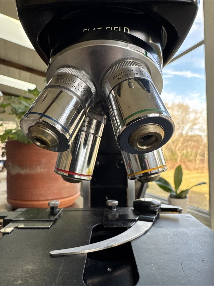 MICROSCÓPIO VINTAGE BAUSCH & LOMB COM LENTES - Imagem 2 de 4