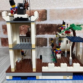 LEGO Pirates Soldiers' Fort 6242 In 2009 Used Retired Complete