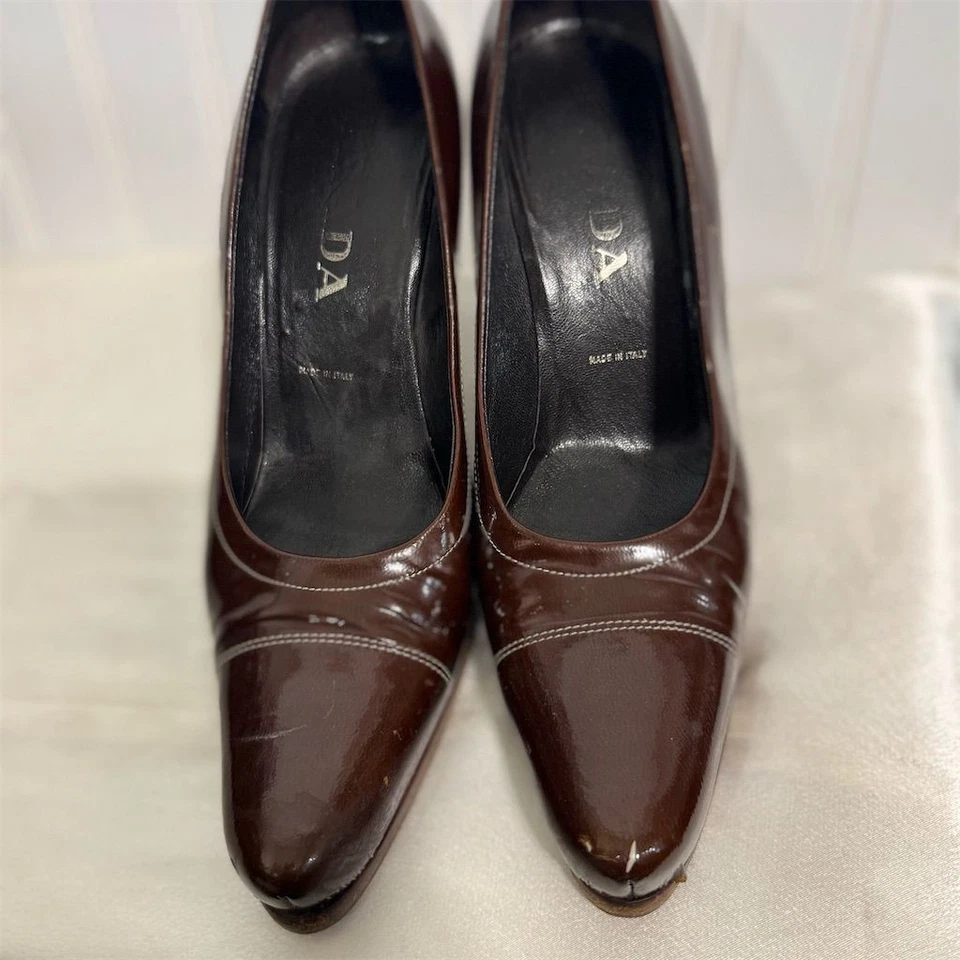 Zapatos de tacón Prada marrón charol 36,5 EE. UU. 6,5 Italia punta cuadrada Vero Cuoio Foto 3 de 4