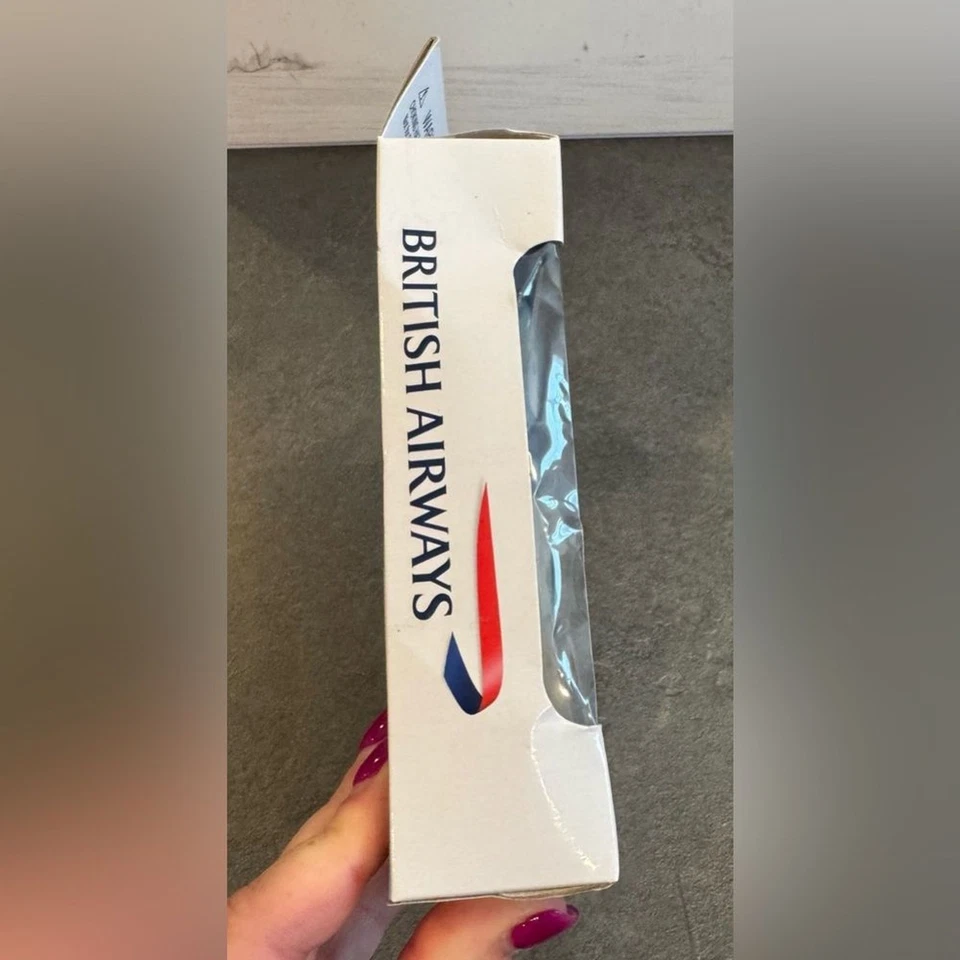 Daron British Airlines Die Cast Concorde Jet NOVO - Imagem 2 de 4