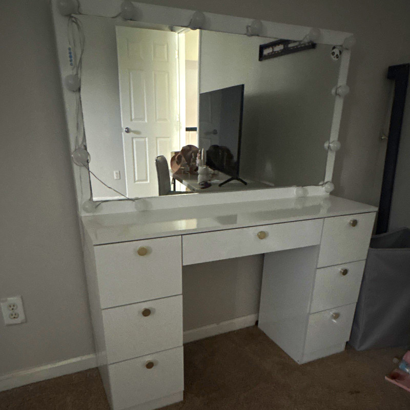 White Vanity Table w/ Rectangular Mirror, 6 Drawers, Freestanding Bedroom