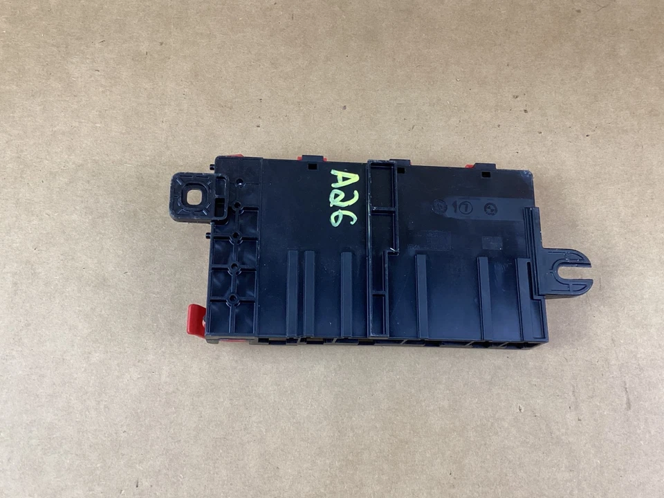 BMW 320i xDrive 2013-2018 distribuidor de batería positiva B+ caja de fusibles de alimentación OEM Foto 4 de 4