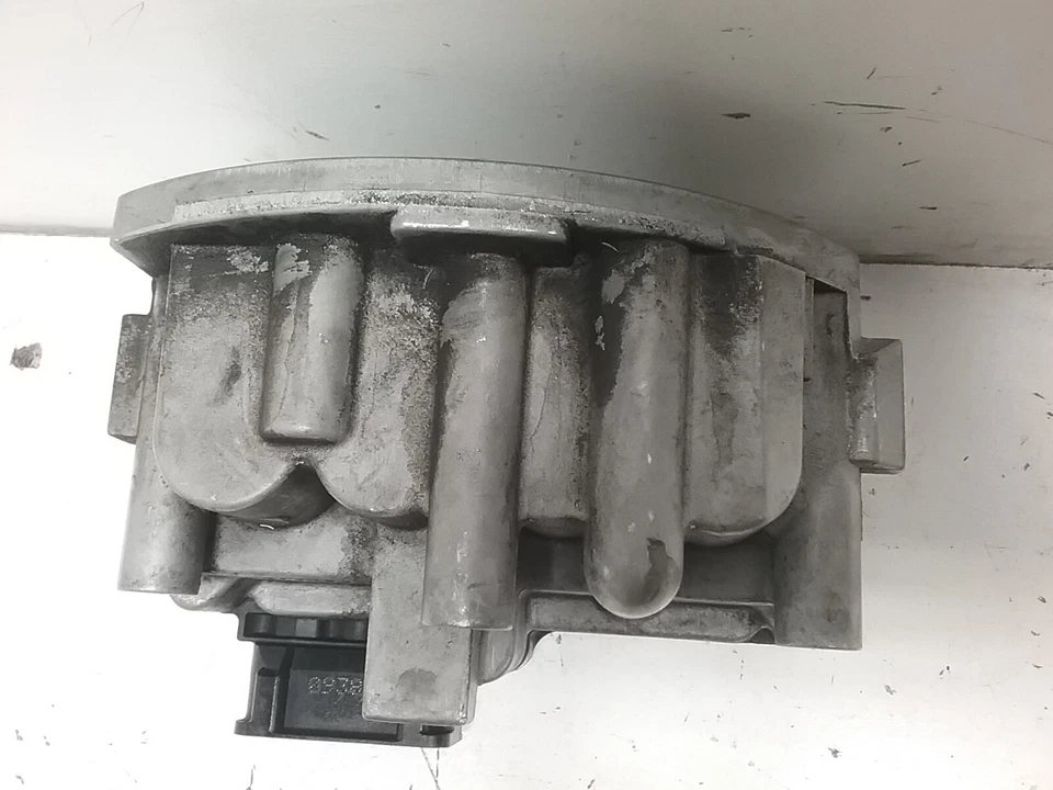 Carrocería de válvula de transmisión Chrysler Pacifica 2004-2008 04659981 (3,8 L 6 cilindros) Foto 2 de 4