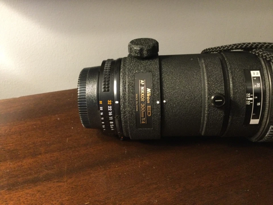 Nikon NIKKOR 300mm f/4 ED Lens LITELY USED - Image 3 of 4