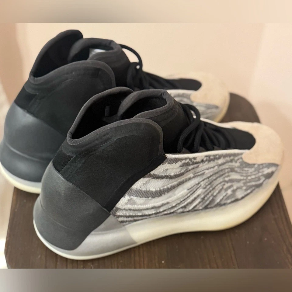 Adidas Yeezy QNTM YZY Estilo de Vida Modelo Tenis Modelo Q46473 Foto 3 de 4