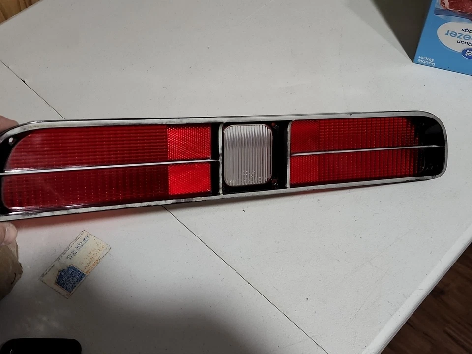 Dodge Coronet 1971 LH lámpara trasera lente respaldo 4 puertas nuevo Mopar 3514323 Foto 2 de 4