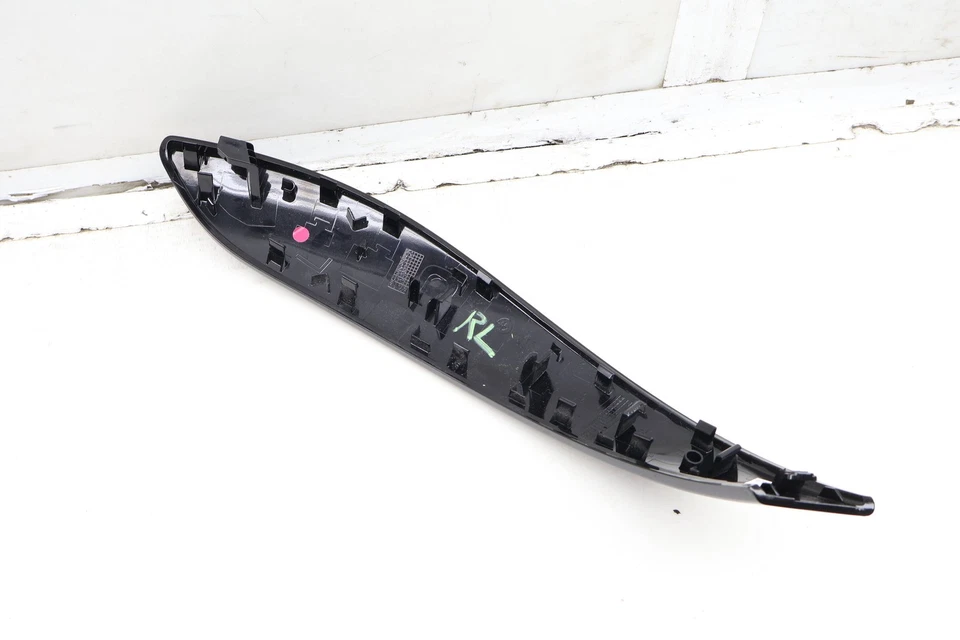 2017–2020 BMW 440I XDRIVE GRAN COUPE — крышка на ручку левой двери / ОТДЕЛКА - Изображение 4 из 4